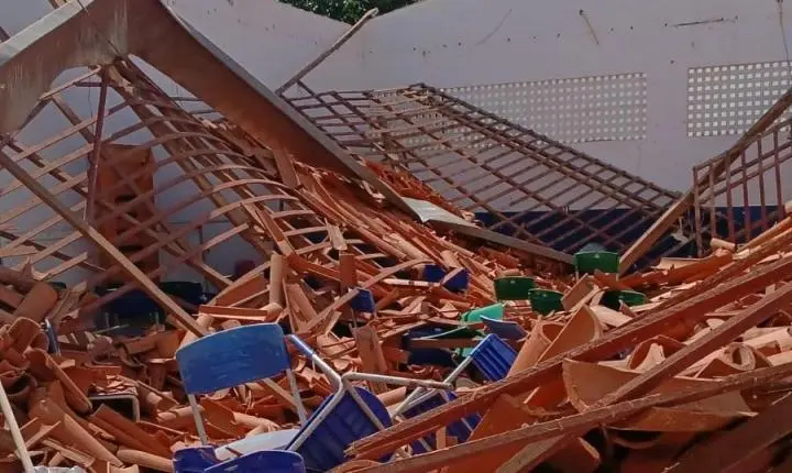 Teto da Escola Municipal Tomé de Sousa desaba após chuva em Imperatriz